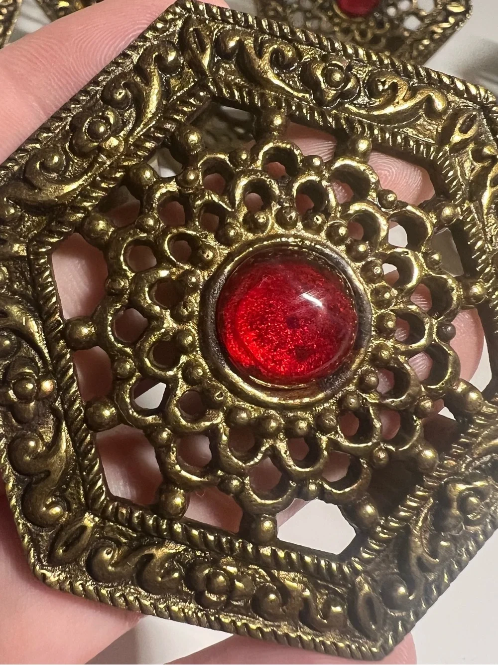 Red and Brass Ton Set of four Ring Napkin Holders Hexagon Jeweled, 7 Set